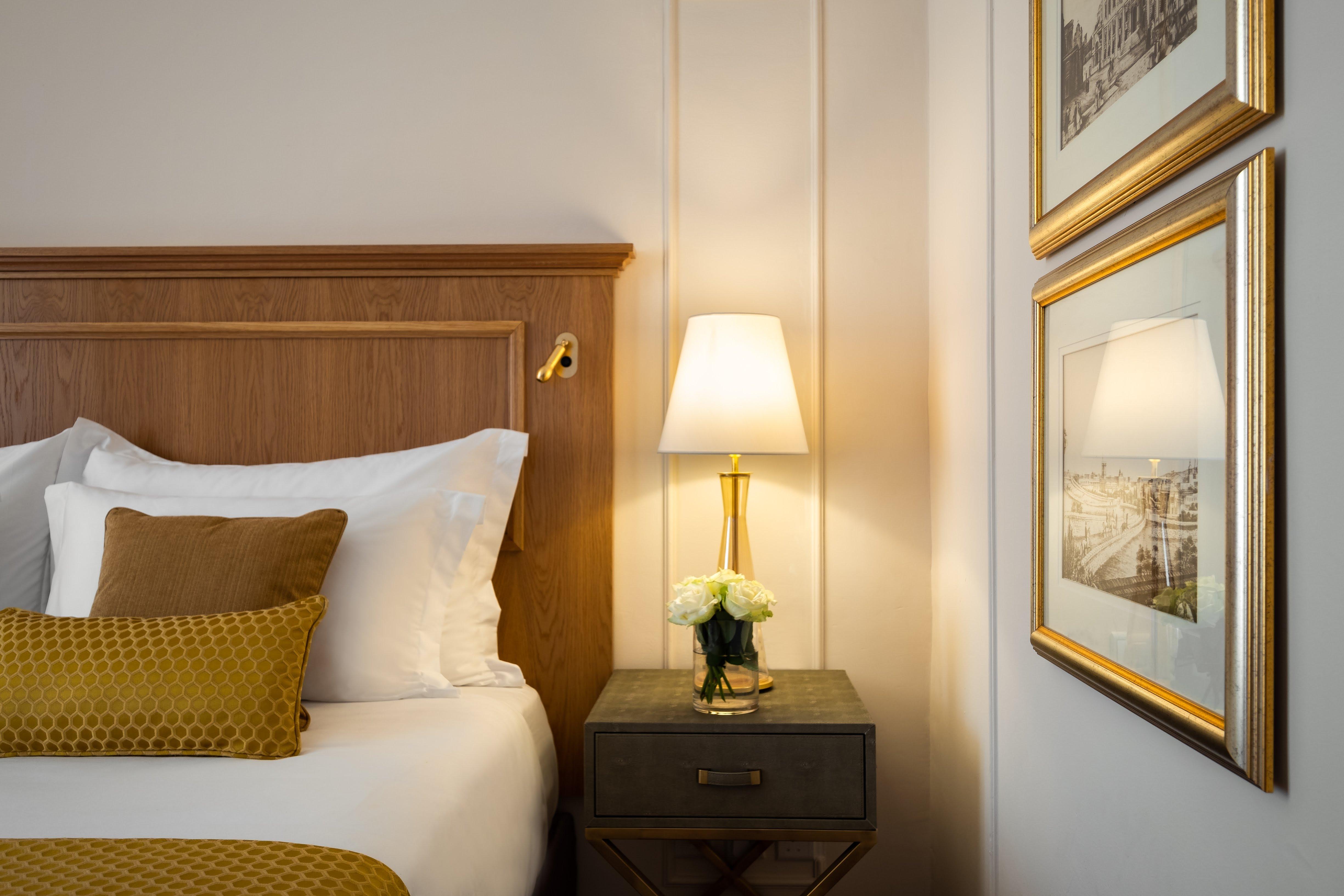 Corinthia Palace Malta Attard Luaran gambar A lamp on a bedside table